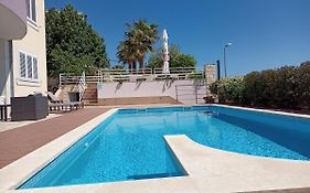 Sky - Beautiful Rooftop Apartment With Shared Pool