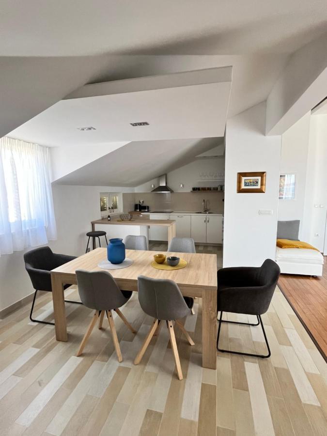 Sky - Beautiful Rooftop Apartment With Shared Pool Split Exterior photo