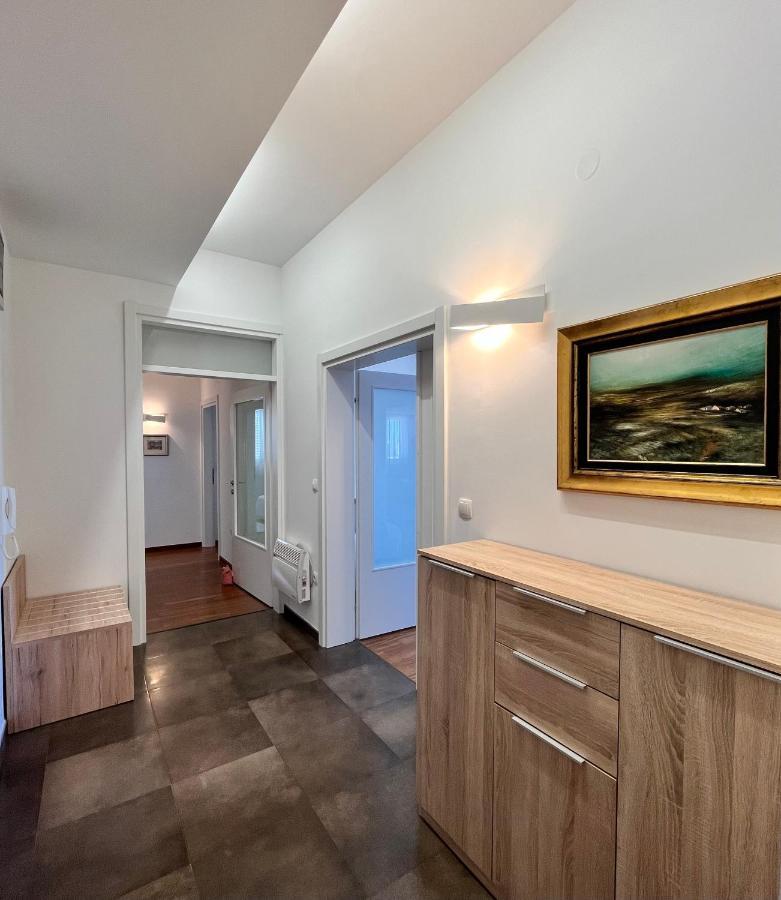 Sky - Beautiful Rooftop Apartment With Shared Pool Split Exterior photo