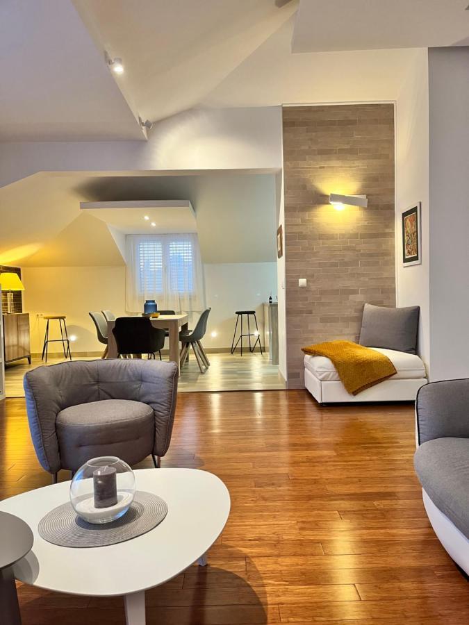 Sky - Beautiful Rooftop Apartment With Shared Pool Split Exterior photo